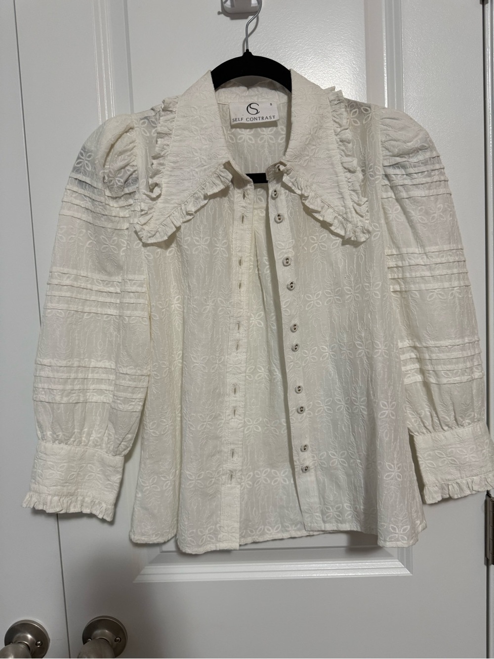 Self Contrast Ivory Ruffle Collar Embroidered Blouse